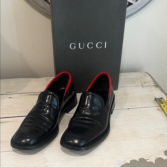 Gucci Vintage Black Loafers with Red Accent - Picture 1 of 8